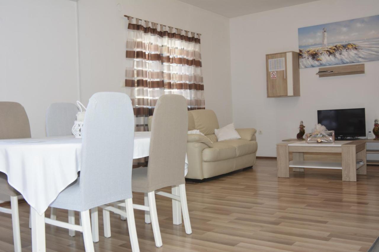 Apartment Lana Senj  Buitenkant foto